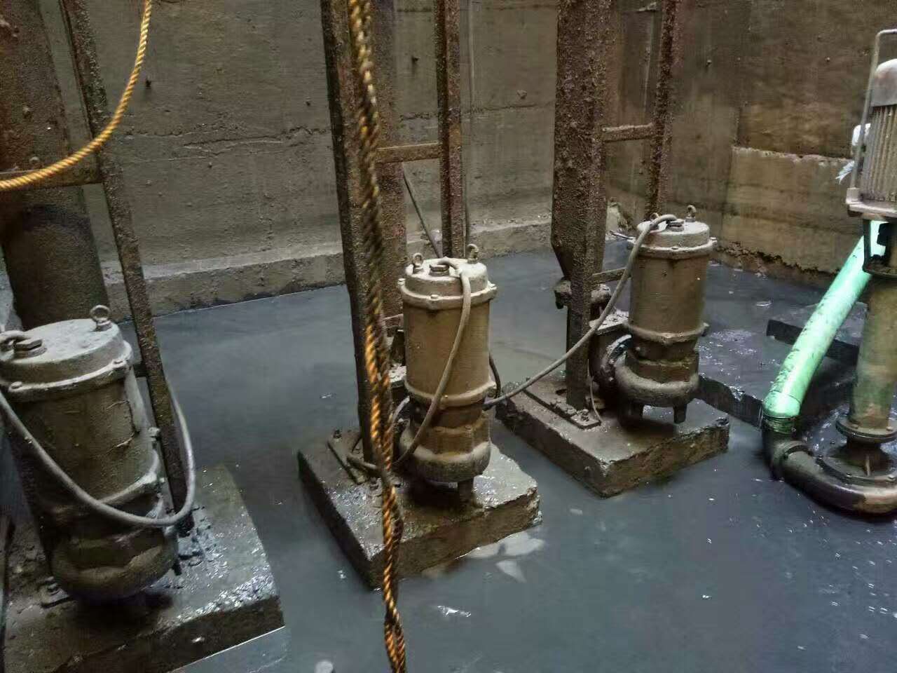 翁牛特污水池清理